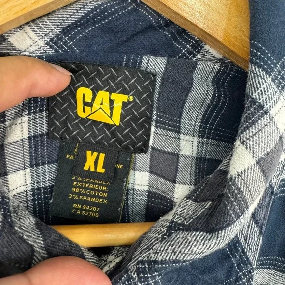 CAT Flannel Shirt Men's Size XL Blue Plaid Button Up Long Sleeve Workwear Casual - Picture 2 of 12